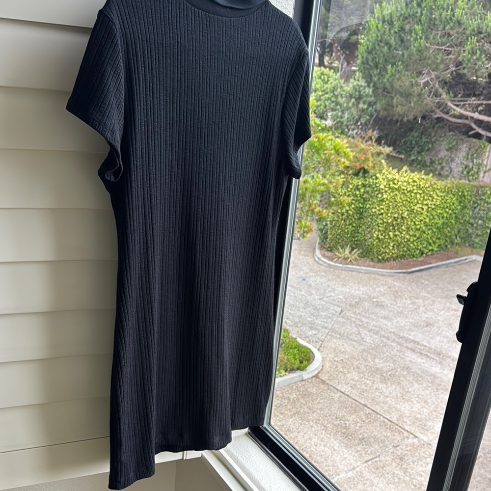 Black Ribbed Button-Down Dress! 🖤🖤🖤 - Picture 4 of 9